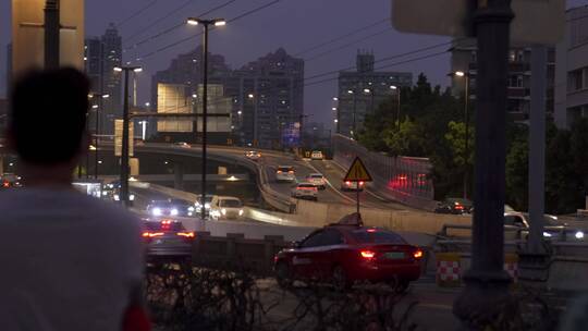 广州荔湾区沙面岛人民桥车水马龙夜景视频素材模板下载