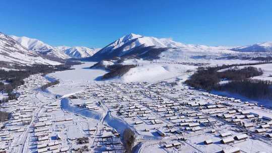 新疆阿勒泰地区禾木村雪景航拍