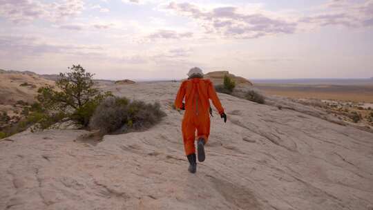 宇航员，沙漠，橙色，跑步