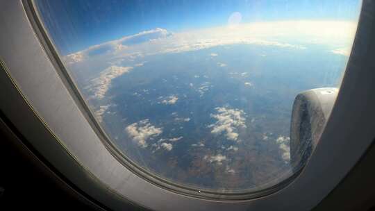 从飞机窗户看窗外天空视频素材模板下载