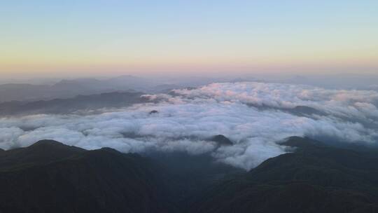 云海日出高山唯美天空山峰山脉云雾缭绕山峰