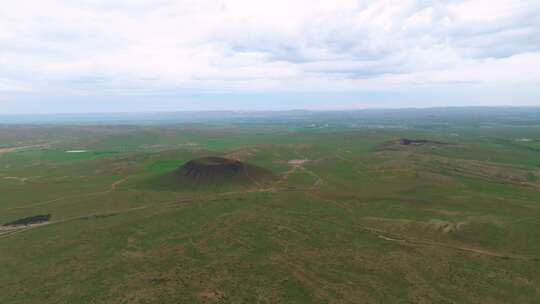乌兰察布火山群航拍 内蒙古 乌兰哈达视频素材模板下载