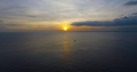 海上落日视频海面上金色的落日余晖