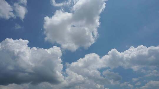蓝天蓬松白云变化延时