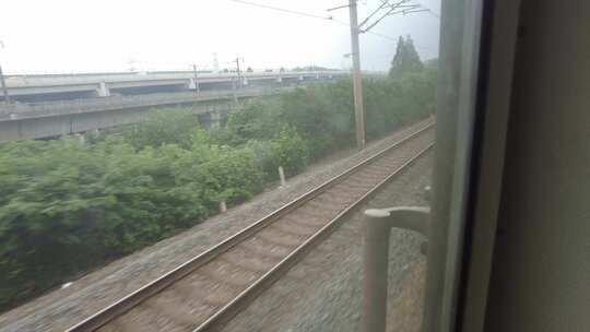 火车行驶铁轨轨道旅途风景实拍