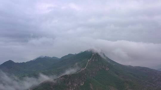 北京司马台长城夏季日出云海震撼景观