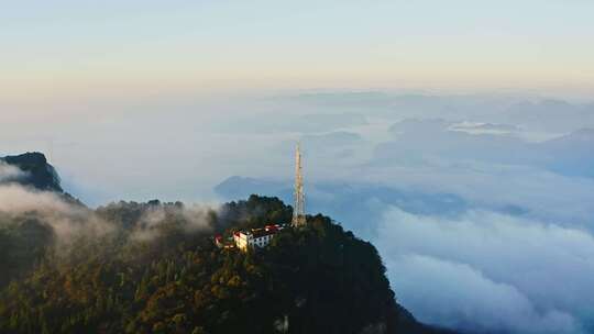 航拍清晨高山云海