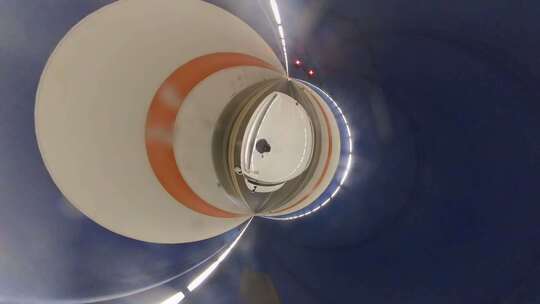 隧道内穿梭画面