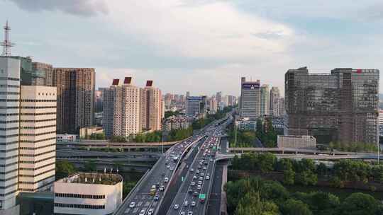 杭州中河高架车流