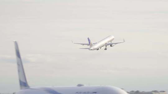 飞机机场飞机起飞飞机降落视频素材模板下载