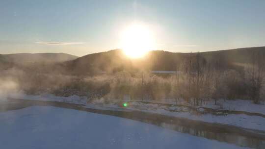 大兴安岭冬季冰河雪林冻雾阳光