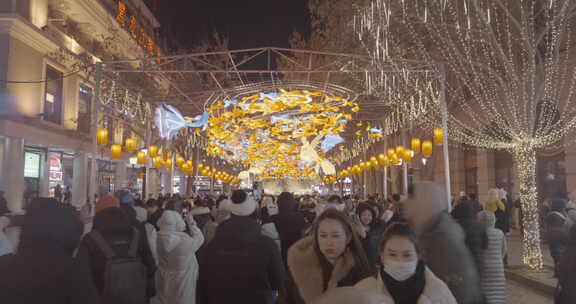 哈尔滨中央大街热闹街景