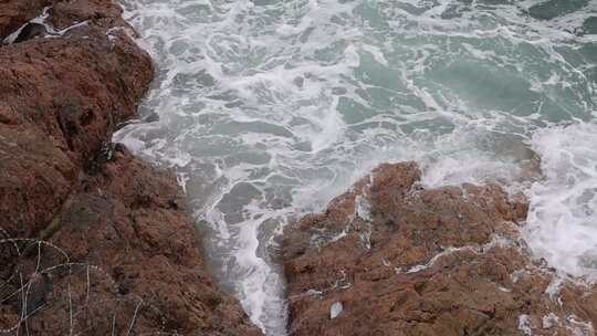 深圳海岸线-大梅沙礁石风起浪涌