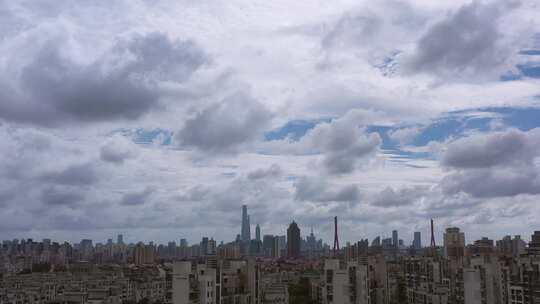 多云天空下上海大全景