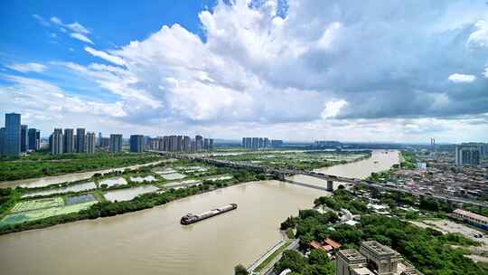 大气的城市晴雨天气转换延时摄影