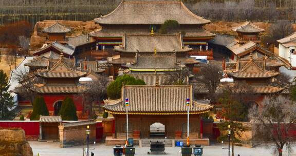 长焦航拍青海海东乐都瞿昙寺4K佛教寺小故宫