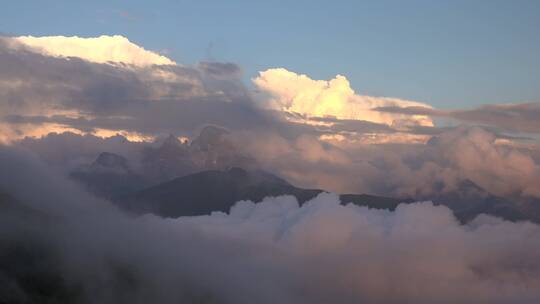 山峰的日落云景视频素材模板下载