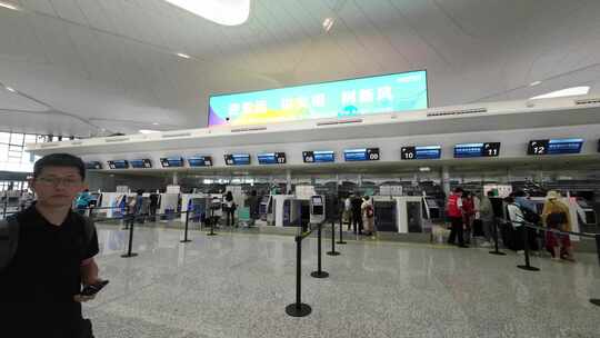 机场航空公司柜台办理值机视频素材模板下载