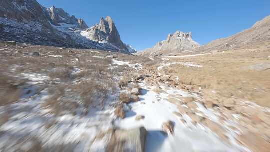 fpv穿越机航拍莲宝叶则雪景冬季川西阿坝