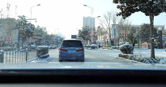 行车驾驶 全国降温 大范围降雪燃油车