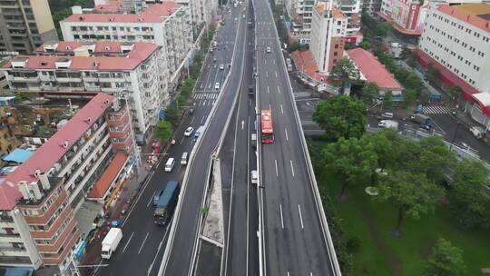 广州城区清晨的城市道路