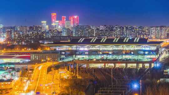 冬季北京朝阳站火车站城市夜景车流交