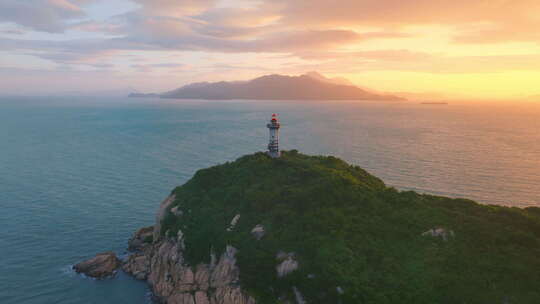 海上灯塔日出全景