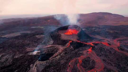 火山爆发岩浆流动