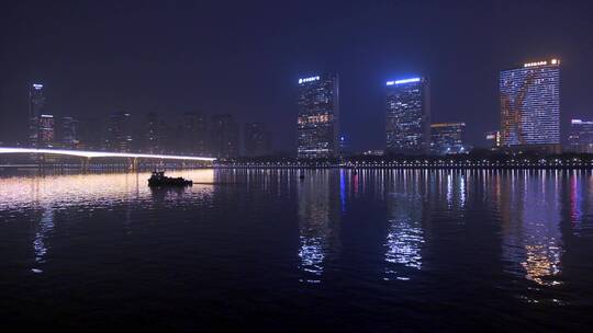 广州珠江大桥夜景灯光与江景豪宅建筑