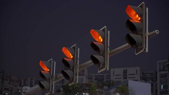 2023广州最新红绿灯人行道过马路夜景