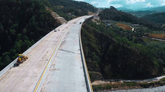 公路视频云南山区高速公路超级高架桥
