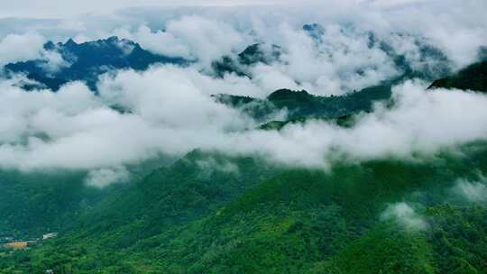 航拍陕西秦岭山脉圭峰山