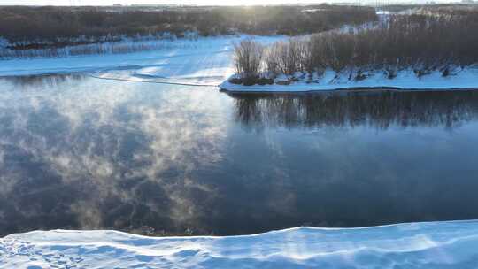 不冻河晨雾雪景