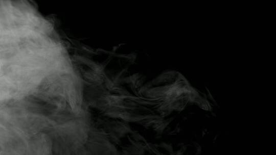 烟的形状在黑暗中移动
