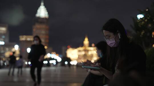 外滩夜景女孩