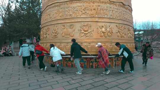 香格里拉独克宗古城世界最大转经筒