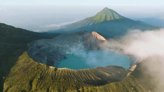 航拍印尼伊真火山 硫磺火山矿工