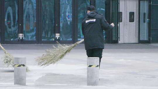 冬天城市街道打扫除雪