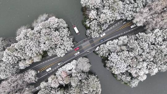 航拍西湖大雪