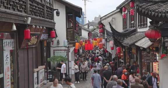 上海南翔古镇南翔老街红灯笼人流节日