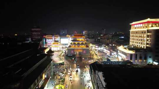 夜晚俯瞰城市繁华街道与古楼夜景