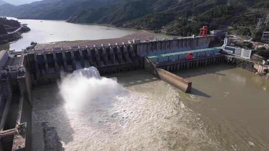 航拍水电站水库泄洪水力发电大坝开闸放水