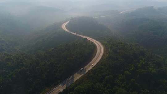 航拍山林间蜿蜒公路