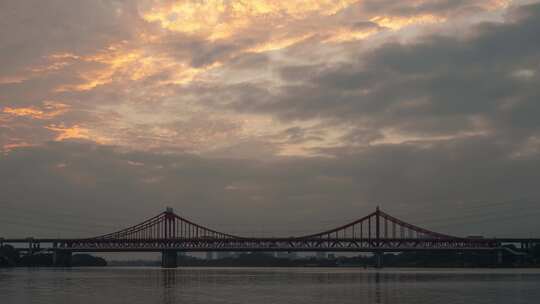 夕阳下的东莞东江大桥景观延时