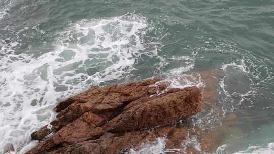 深圳海岸线-大梅沙礁石风起浪涌