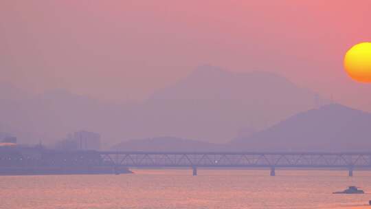 杭州钱塘江大桥日落黄昏风景