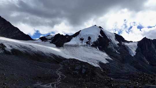 航拍川西横断山脉贡嘎卫峰乌库楚雪山风光