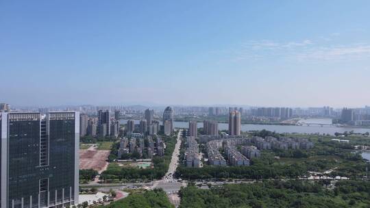 蓝天白云下的惠州