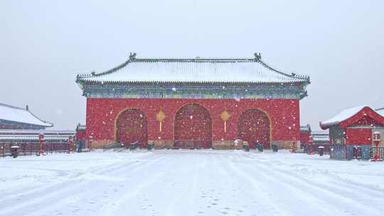 北京下雪中的故宫博物院