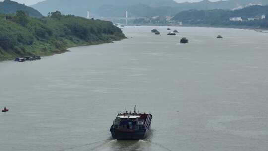 航拍广西梧州珠江西江江面货船船运